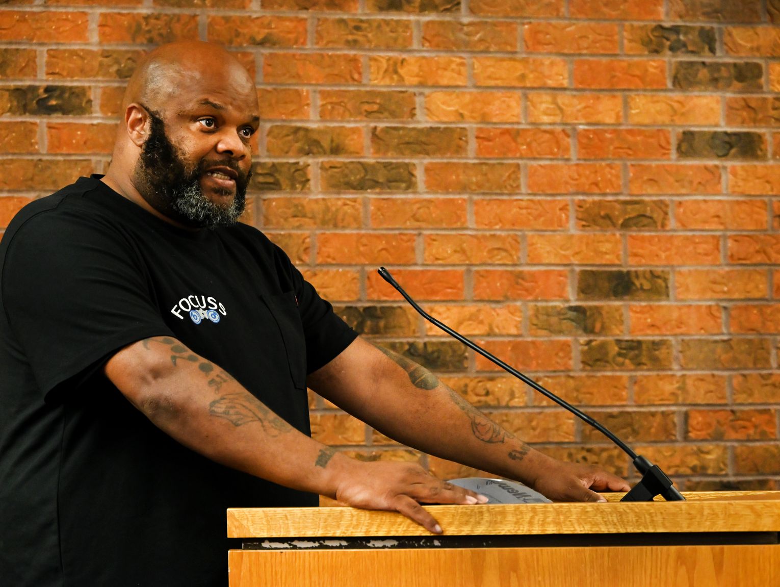 CEO of nonprofit specializing in youth services accuses city council of dishonesty