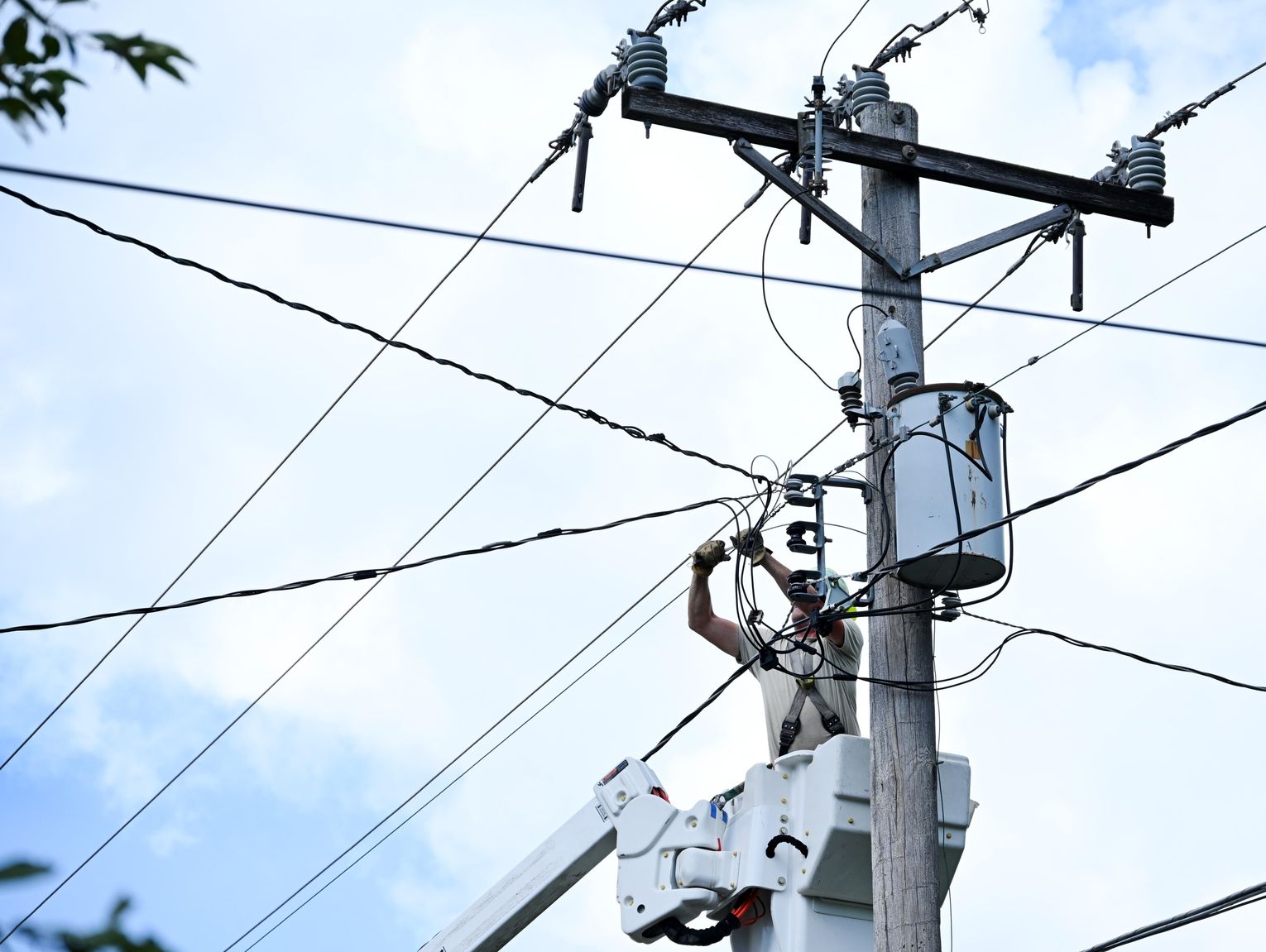 Franchise fees for electric and gas draws mixed response from Newton residents