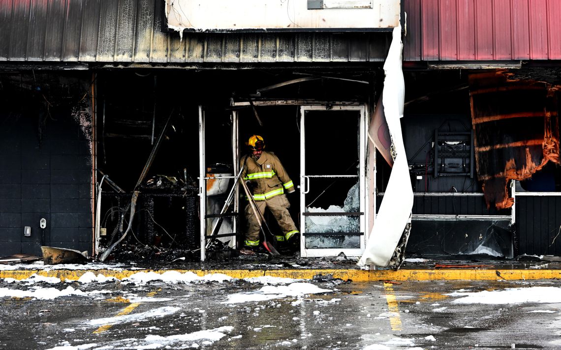World Liquor & Tobacco burns down in early morning fire